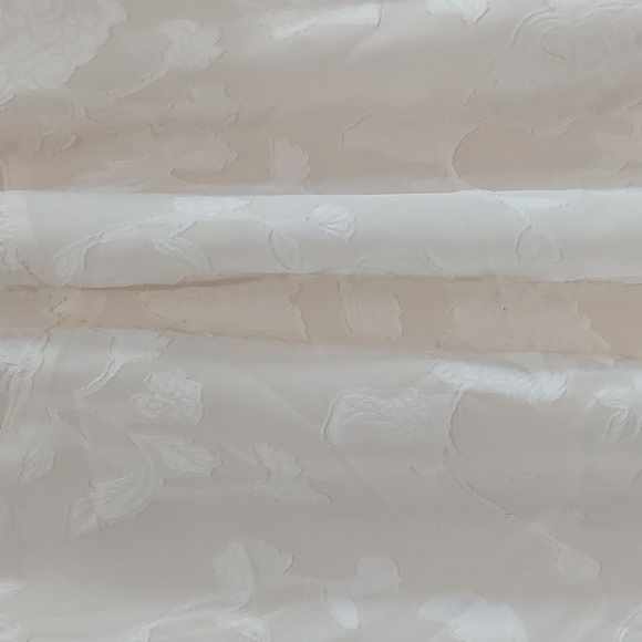 NWT Torrid Chiffon Clip Floral Bubble Hem Flutter Sleeve Top Pristine 1X (14-16) - Picture 2 of 7